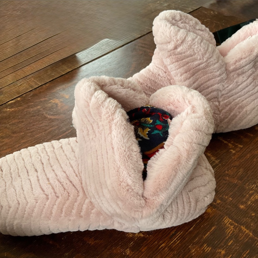 SLIPPERS BY  28FURRYW22..  size 9-10  NEW NO TAGS - Picture 2 of 4